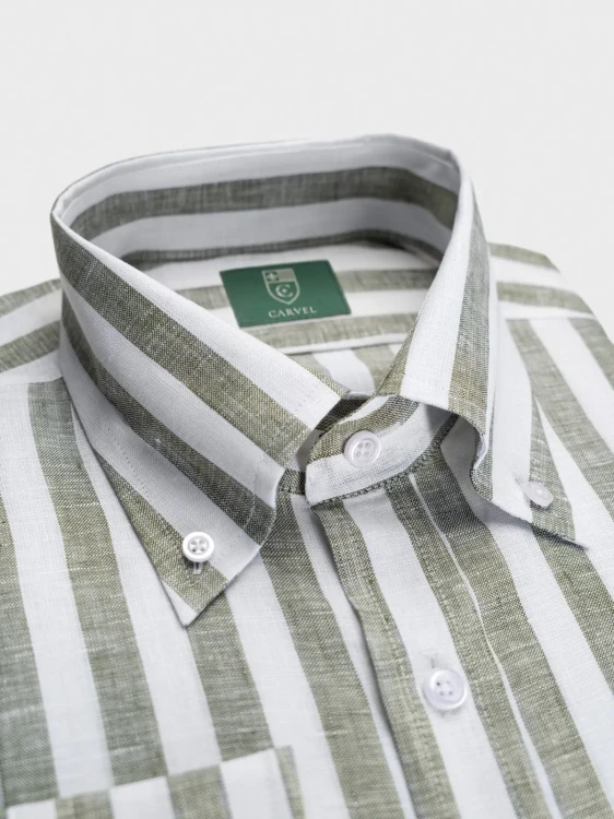 koszula-lniana-paski-button-down-bialo-oliwkowa-3.webp